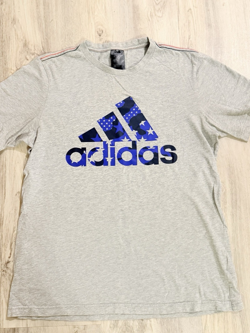 Adidas Gray Graphic Logo T-Shirt Blue Star Print Size Small